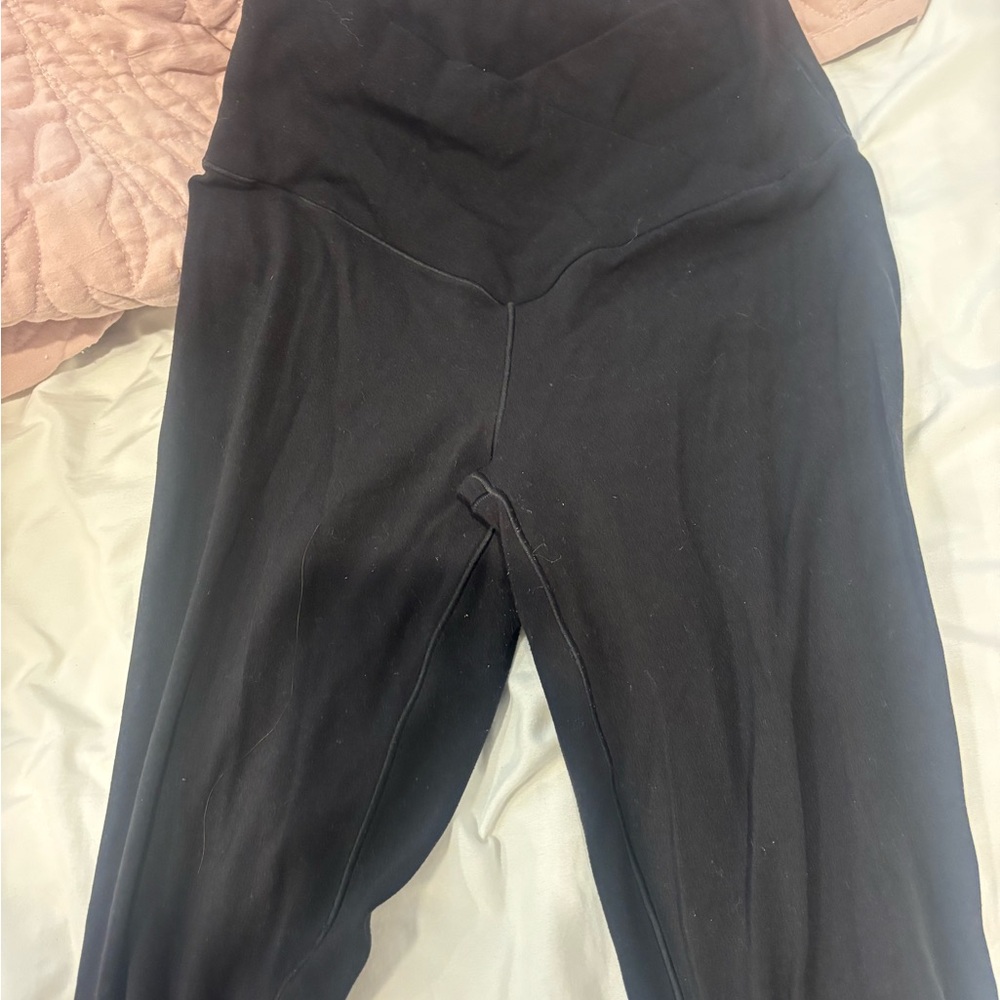 Black High-Waisted Crossover Leggings